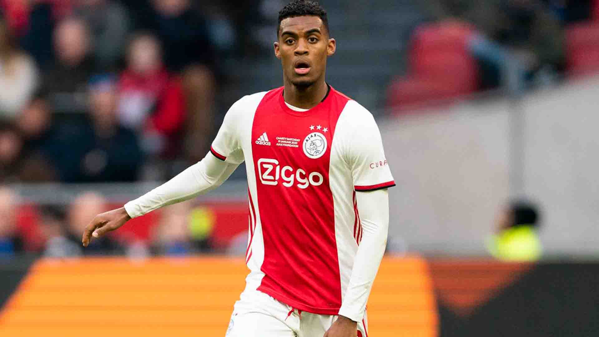 Dukungan Fans Ajax Terhadap Ryan Gravenberch