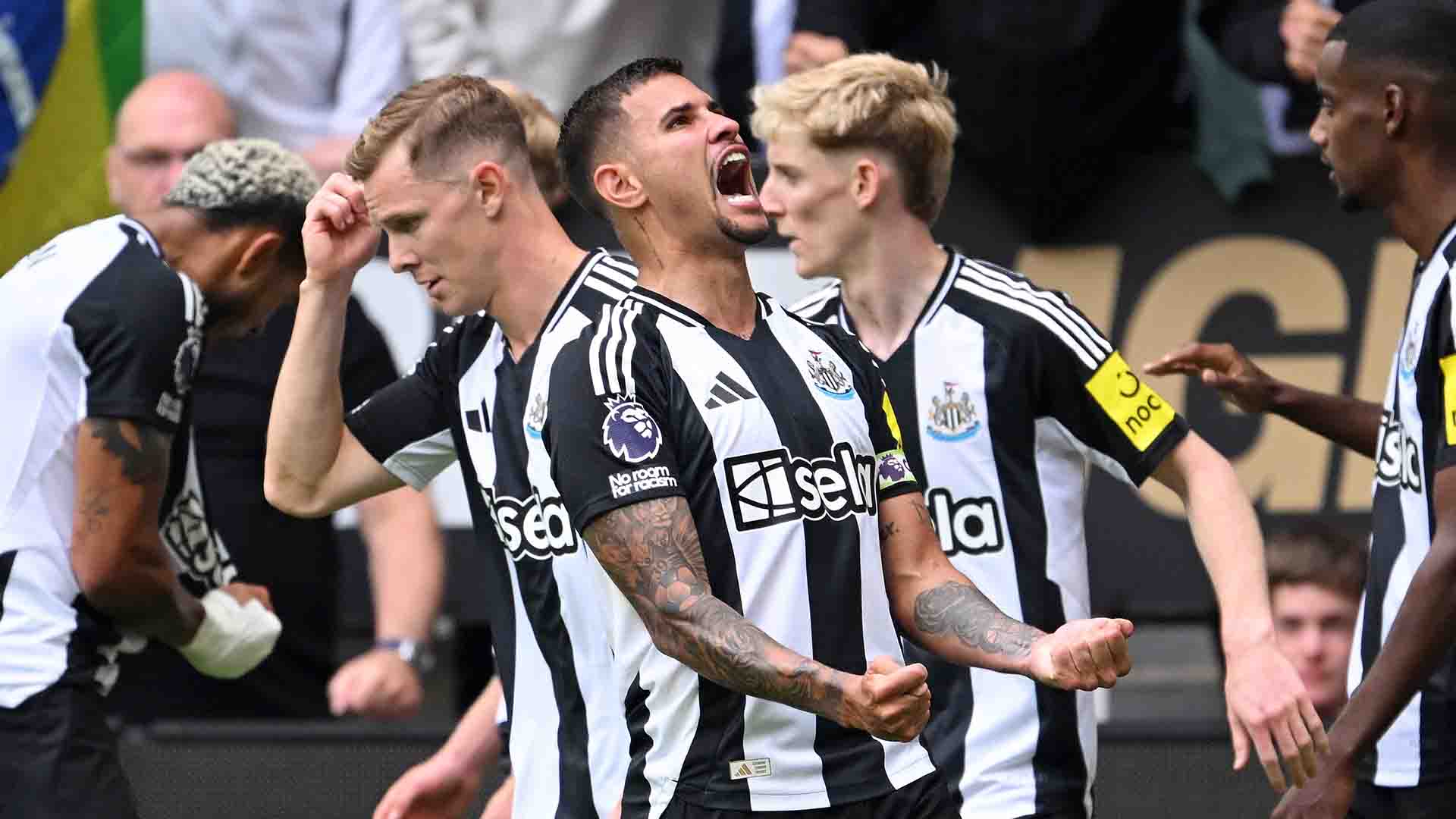 Newcastle Tumbangkan Aston Villa dengan Skor Meyakinkan